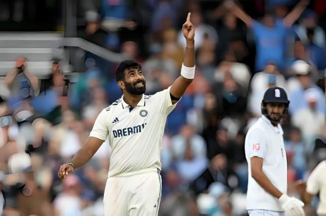Bowlers with Best Averages in Test Cricket