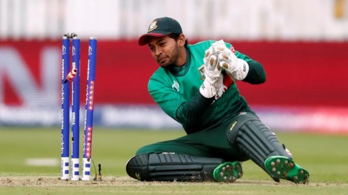 1000 Runs and 100 Dismissals in ODI